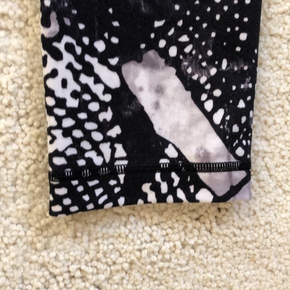 LULULEMON ATHLETICA Static Mist White Black Wunder Under Crop III Leggings - Picture 9 of 16